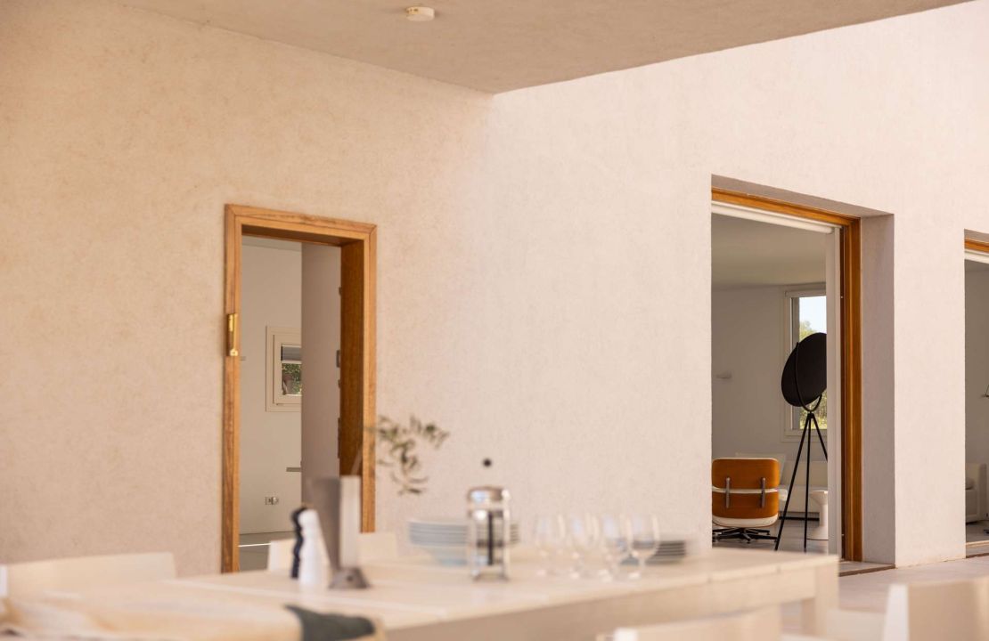 Architektur-Ikone am Tor zu Búger: Wo Design auf dörfliche Idylle trifft